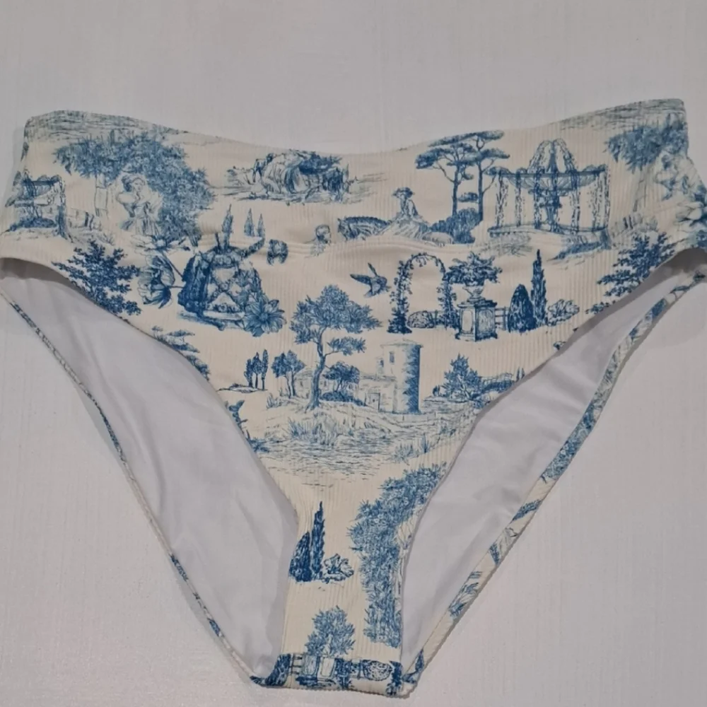 💗SALE💗🆕Gianni Bini NWT Ivory/Blue Historical Print-High Waist Bikini Bottom